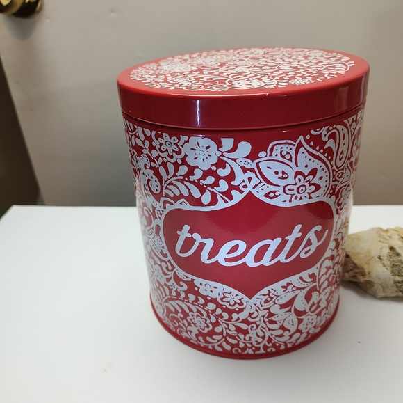 The Pioneer Woman flea market treat canister red and white tin canister - Picture 5 of 11
